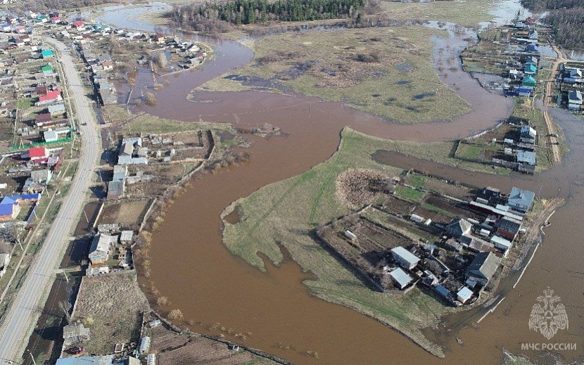 Во время весеннего паводка в Игре подтопило 120 придомовых территорий. Фото: МЧС Удмуртии