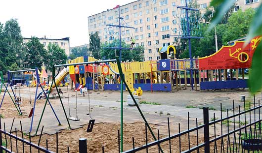 Огромная площадка стала любимой для жителей нескольких домов на Петрова и Автозаводской