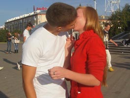 Ижевские школьники призывают нести поцелуи в массы