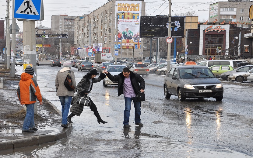 Главные новости Ижевска на утро 10 апреля: банда подростков и аварии из-за дорожной ямы