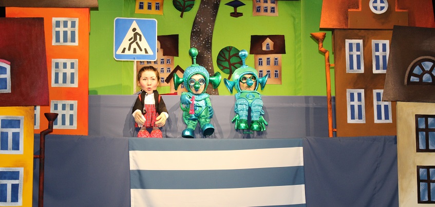 НЛО, варенье и Правила дорожного движения: в театре кукол в Ижевске детей учат ПДД