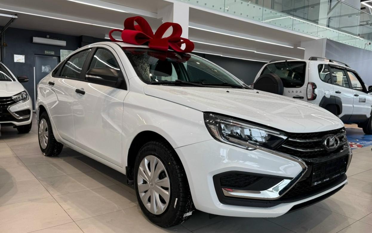 Адаптированные автомобили вручили трем пострадавшим на производстве жителям Удмуртии