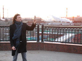 Дмитрий Маликов осенью 2011 года проехал по историческому маршруту в центре Ижевска, сфотографировал панораму пруда на мобильный телефон и тут же выложил ее в Интернет