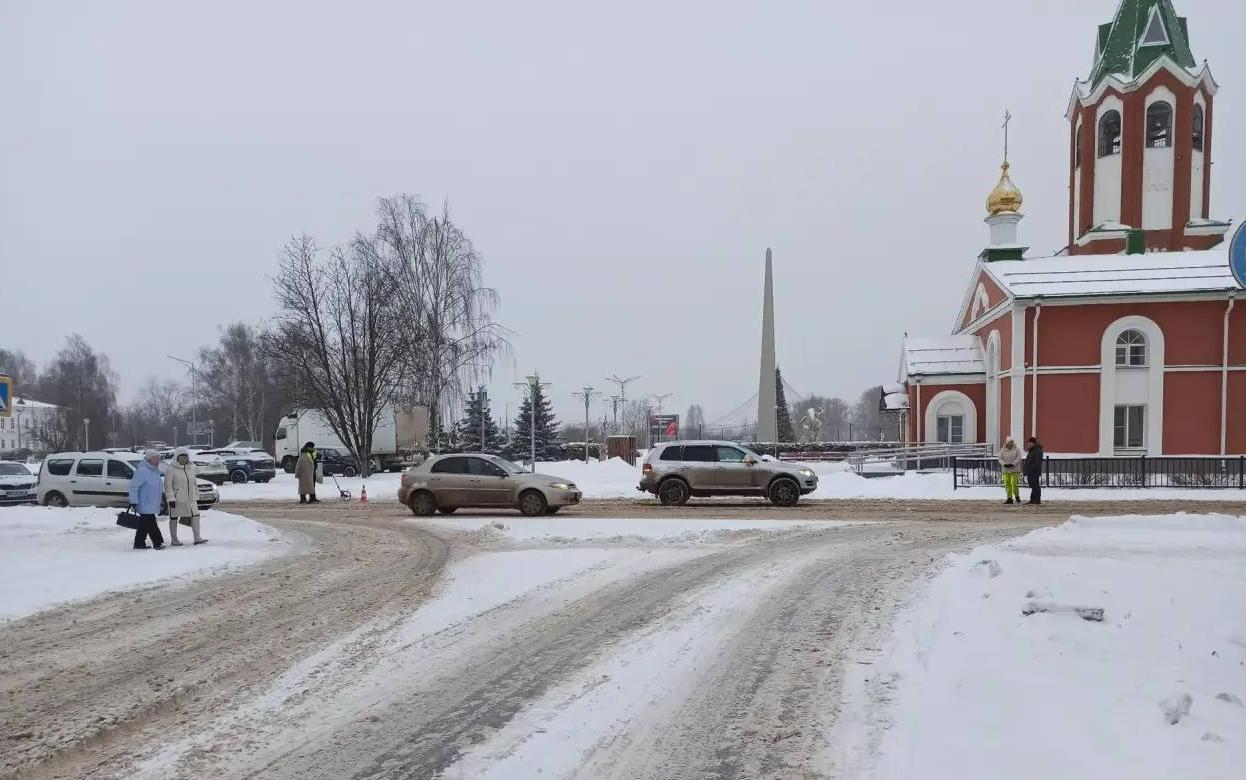 «Фольксваген» сбил пенсионерку перед полицейской машиной в Удмуртии