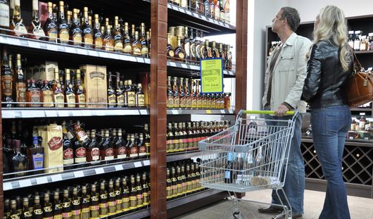 Возможно, магазинам скоро придется убрать алкоголь с глаз покупателей