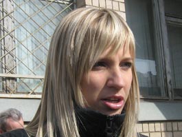 Блондинка Яна Куликова выиграла суд против приставов Удмуртии