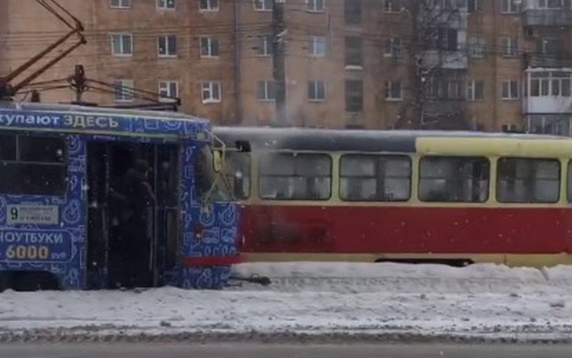 Причиной остановки трамваев в Ижевске стало задымление   