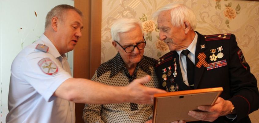 Настоящий герой: ветерану войны из Ижевска, много лет проработавшему участковым, исполнилось 100 лет