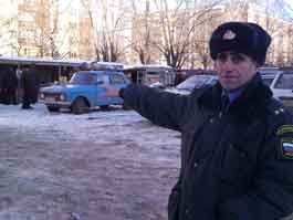 Вот здесь, на рынке по ул. Петрова, Рафиг Мамедов скрутил преступников. Себя героем не считает, говорит, что это его работа