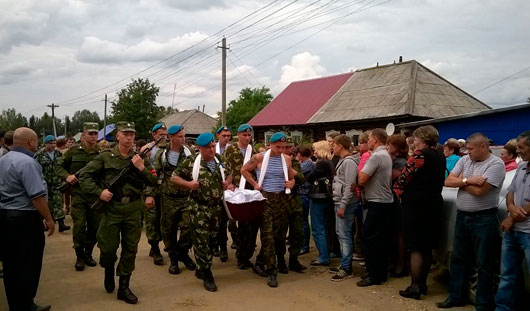 Жители Удмуртии простились с третьим десантником, погибшим в Омске