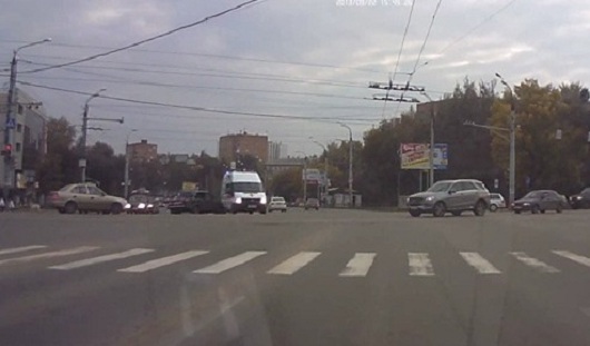 скриншот с видео; видео: gordonfreeman, форум izhevsk.ru