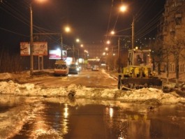 Затопило улицу Горького. Автор фото: К. Ившин, с сайта izhevsk.ru