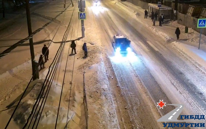 8-летний мальчик попал под колеса авто на улице Чайковского в Ижевске