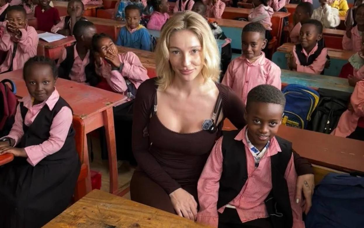 «Я решила, что мы падаем»: Ивлеева пережила паническую атаку в самолёте над Африкой