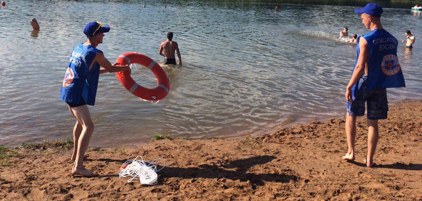 В Удмуртии спасатели-добровольцы вытащили из воды пьяную девушку, которая начала тонуть