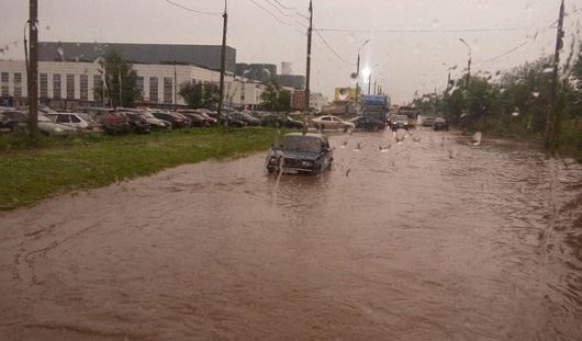 В Ижевске после дождя снова подтопило улицы