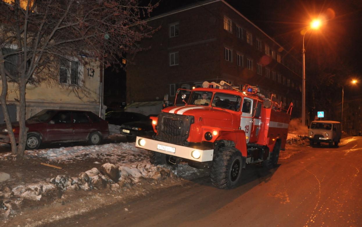 Торф в мешках загорелся в доме на ул. Ворошилова в Ижевске
