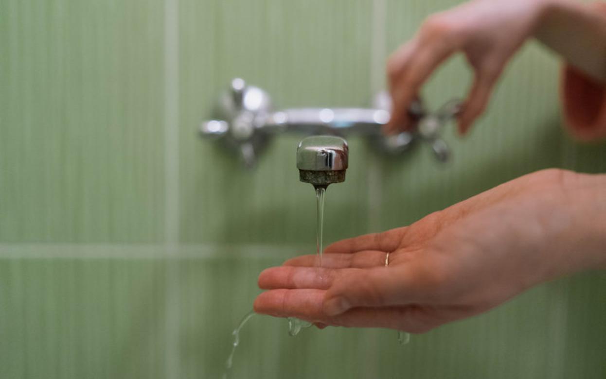 Превышение железа нашли в воде дома на улице Сельской в Ижевске