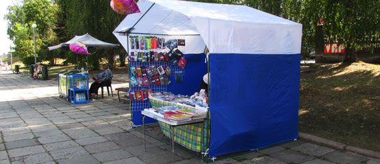 В Ижевске на Центральной площади открылась школьная ярмарка с одной палаткой