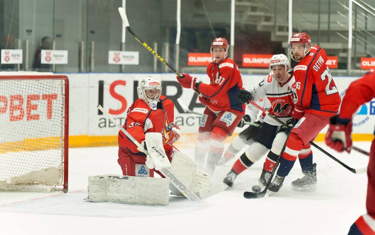 Хоккейная «Ижсталь» проиграла по буллитам лидеру ВХЛ