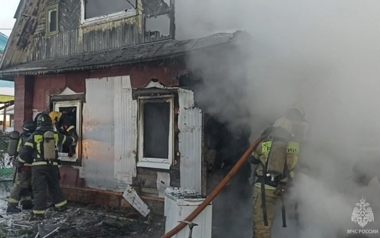 4 пожара за сутки произошло в садовых домах под Ижевском