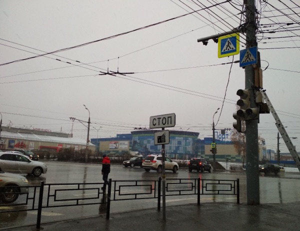 На одной из главных улиц Ижевска не работает светофор