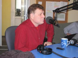 Композитор Григорий Гладков в студии радио «Адам». Фото автора