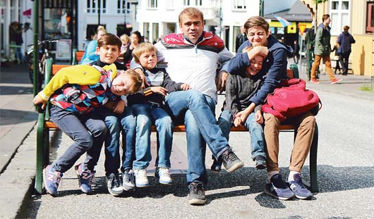 Максим Коновалов показал своим малышам, племянникам и детям друзей загадочную и красивую Исландию