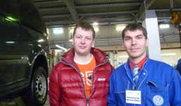 Сергей Зылев, владелец автомобиля Caddy и Сергей Перевозчиков. мастер-приемщик сервисного центра «ИТС-Авто»