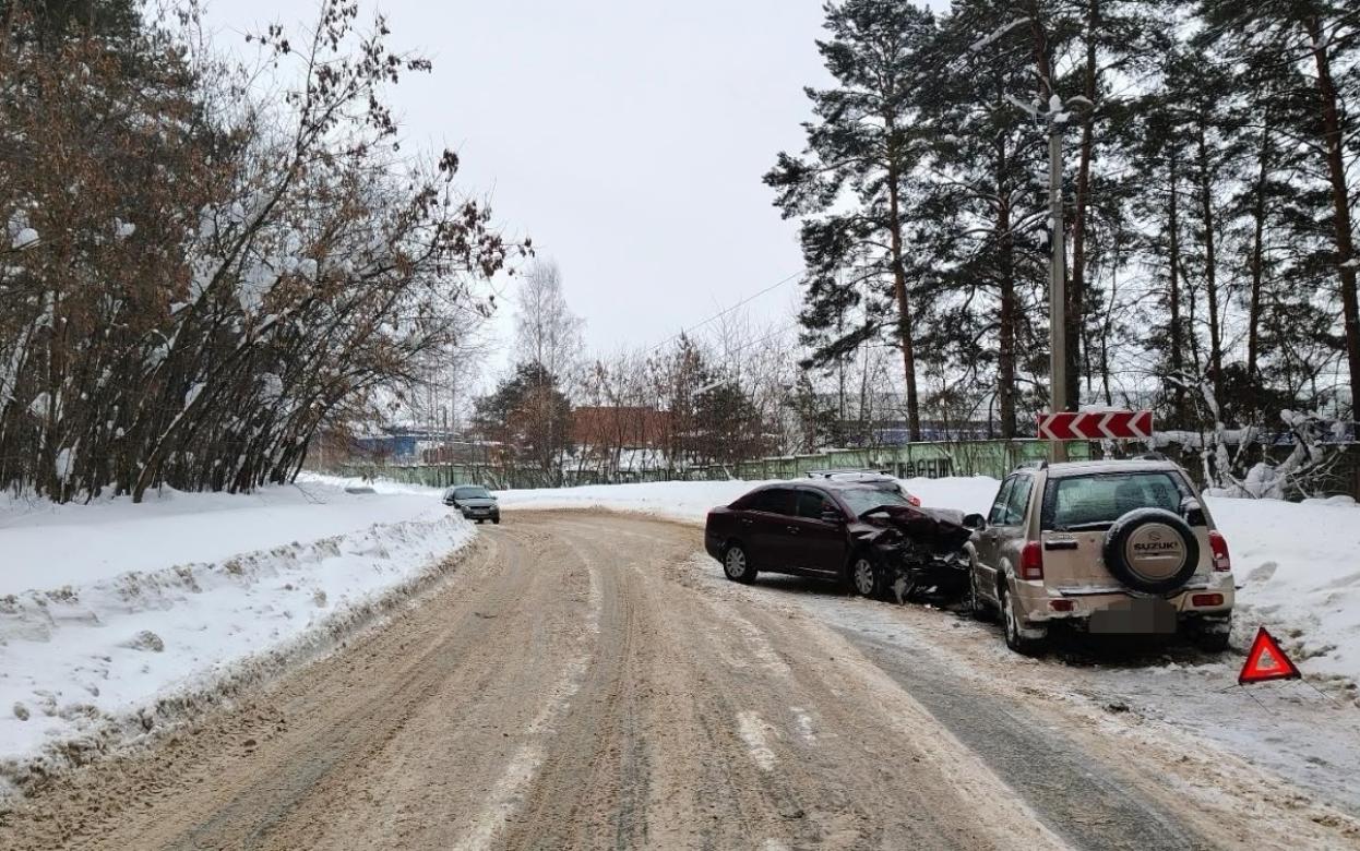 Пассажиры Suzuki пострадали в ДТП в Сарапуле