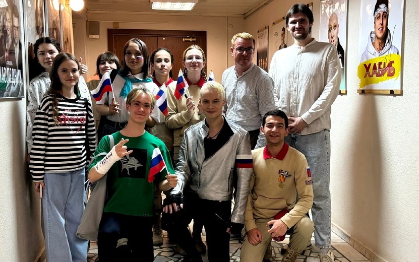 Артист SHAMAN пообщался со школьниками перед концертом в Ижевске