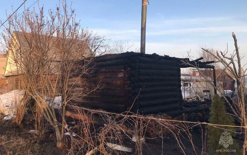 Дом и машина сгорел в СНТ под Ижевском