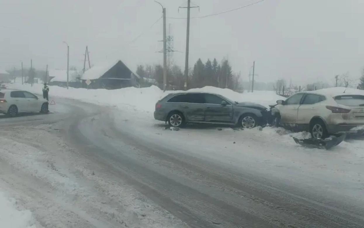 Два ребенка пострадали в массовом ДТП в Удмуртии