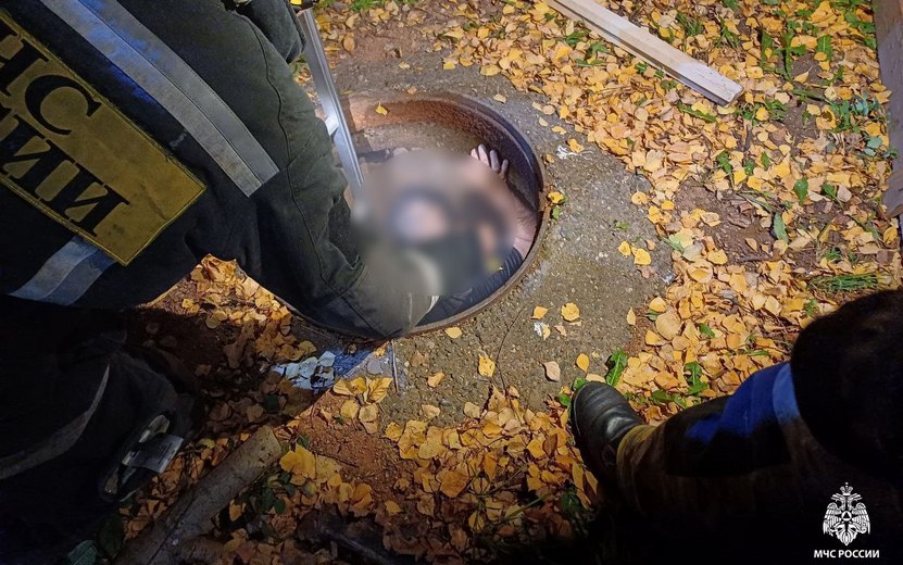 Мужчина провалился в колодец на ул. 9 Января в Ижевске