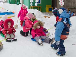 Детишки ижевского детского сада № 76 гуляют только в хорошую погоду, а в мороз на улицу - ни ногой