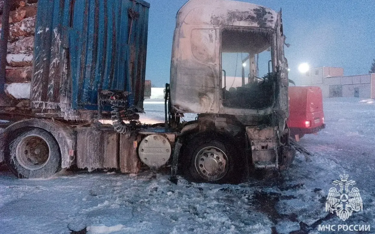 Грузовик загорелся из-за газового баллона в Удмуртии