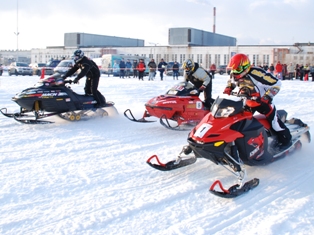 любительские гонки на снегоходах в Ижевске в 2009 году