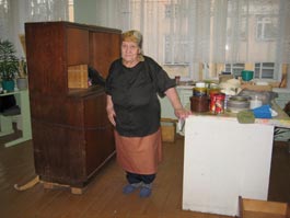 автора. Анна Романовна до сих пор не верит, что переедет из школьного класса в благоустроенную квартиру