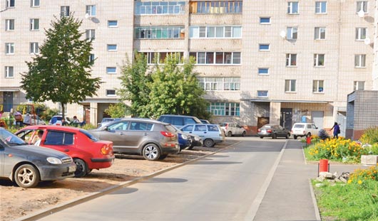 За две недели во дворе домов №№119 и 119а по улице Воровского положили новый асфальт