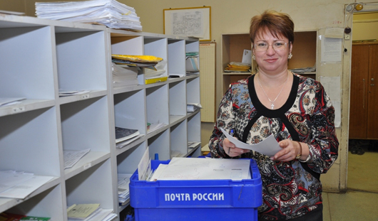 Почтальон Ольга  Павлова отвечает за обслуживание 120 ижевских многоэтажек и нескольких организаций
