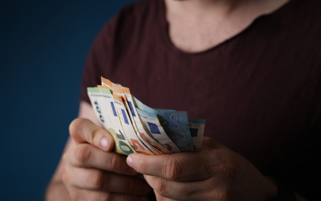 european-euro-bills-in-the-hands-of-a-man-counting-2026-03-18-08-10-41-utc.jpg
