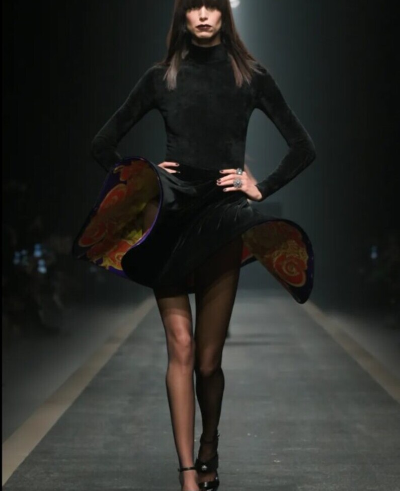 versace2025-10-27 8-50-2.jpg