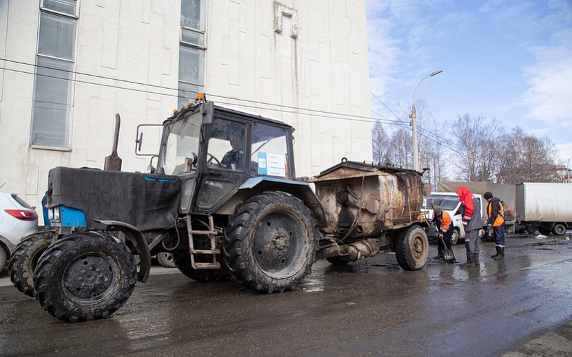 Ремонт аварийных дефектов начали еще в феврале. Фото: Администрация города