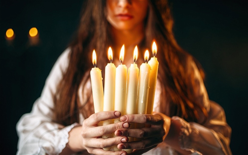 Магические свечи используют для привлечения любви, богатства и успеха. Фото: envato.elements