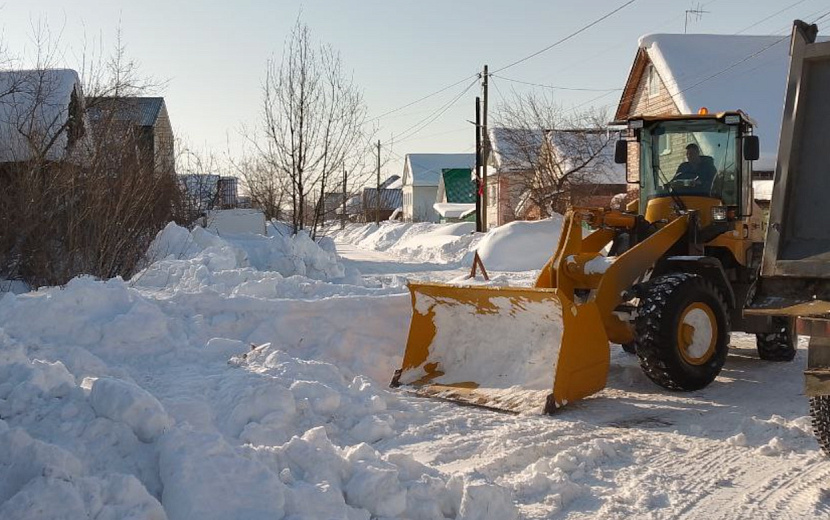 Такой снежной зимы коммунальщики Ижевска не видели с 80-х годов. Фото: Дмитрий Соколов