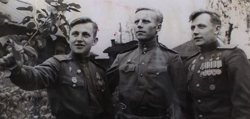 Евгений Кунгурцев (справа) с братьями. Все трое вернулись домой с войны живыми. Фото из архива М. Бородиной