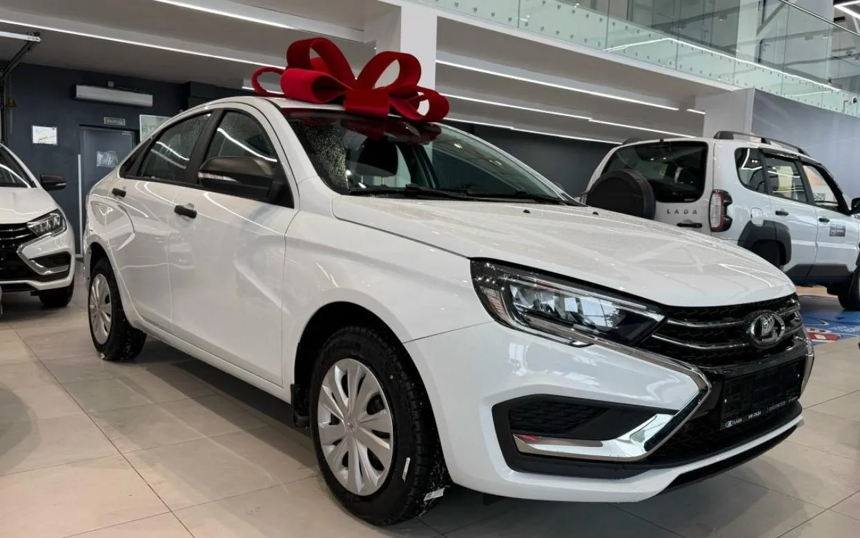 Адаптированные автомобили вручили трем пострадавшим на производстве жителям Удмуртии