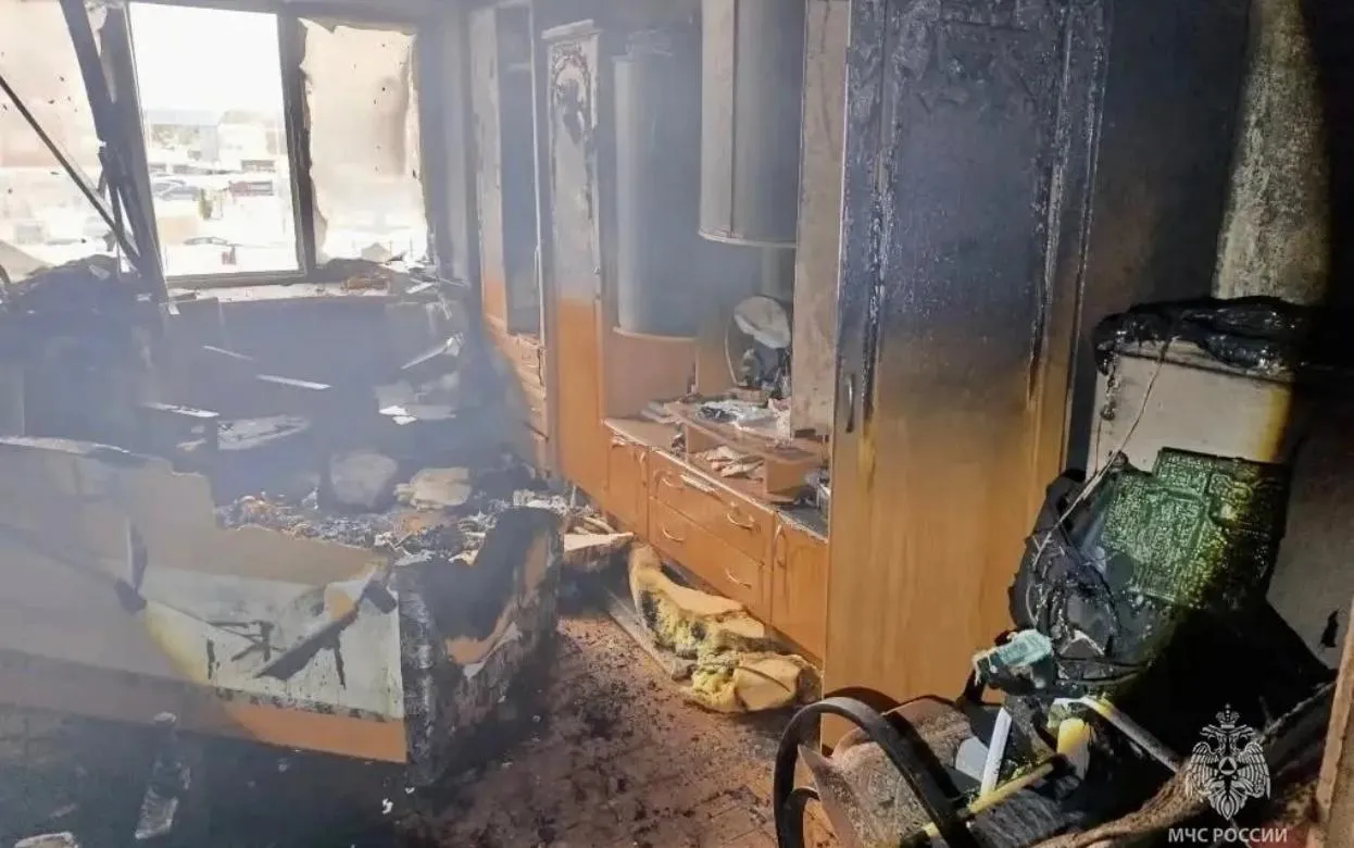 Пожилую женщину-инвалида спасли из горящей квартиры в Ижевске