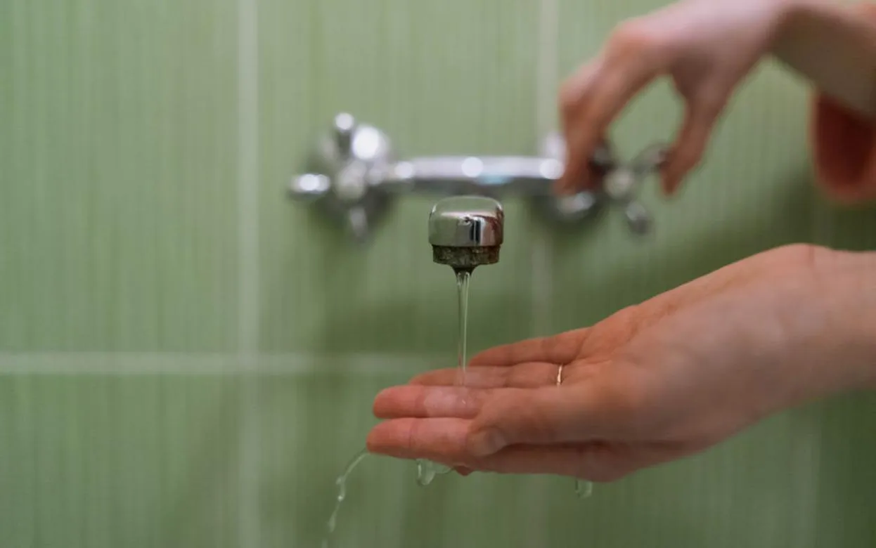 Превышение железа нашли в воде дома на улице Сельской в Ижевске