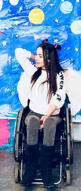 Молодая ижевчанка на коляске научилась водить машину и избралась в Молодежный парламент